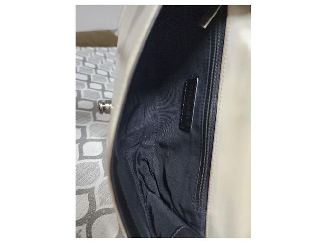 Borsa Boy Medium con Chiusura Chanel Crema/Nera Nero Crudo - vista 13