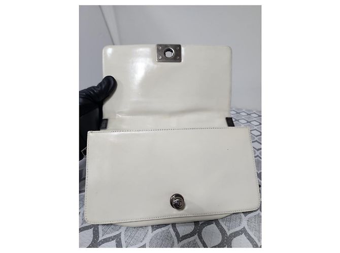 Borsa Boy Medium con Chiusura Chanel Crema/Nera Nero Crudo - vista 8