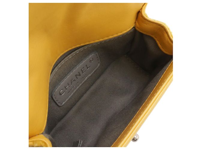 Borsa a Spalla Chanel Boy Chanel Matelassé Coco Mark Chain Giallo - vista 7