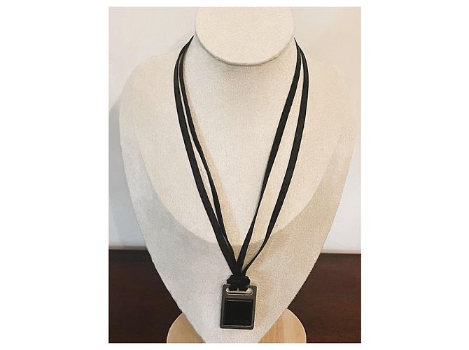 Colar DOLCE & GABBANA com cordão duplo em couro camurça preto e pingente Prata Multicor - vista 2