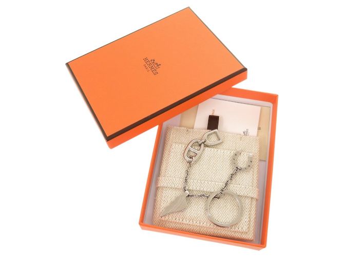 Portachiavi in metallo argento Bon Voyage di Hermès - vista 2