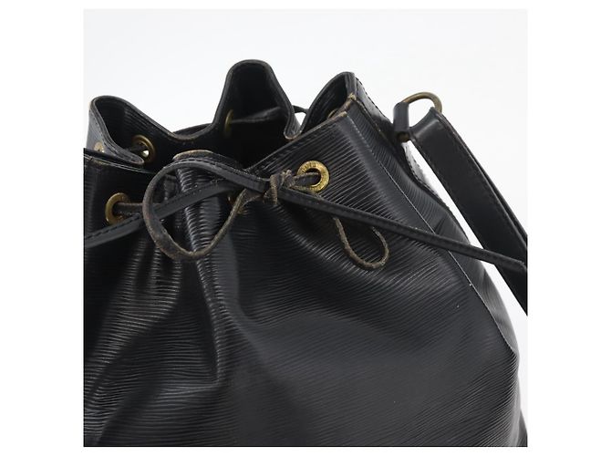 Noe LOUIS VUITTON Borsa a Spalla Petit Noé Epi Nera M44102 LV Auth 175772 Nero - vista 10