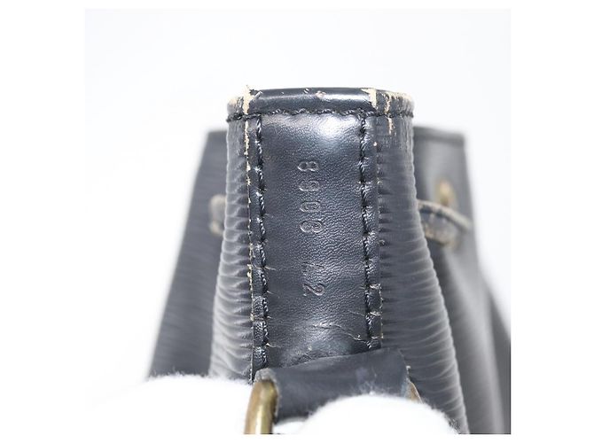 Noe LOUIS VUITTON Borsa a Spalla Petit Noé Epi Nera M44102 LV Auth 175772 Nero - vista 12