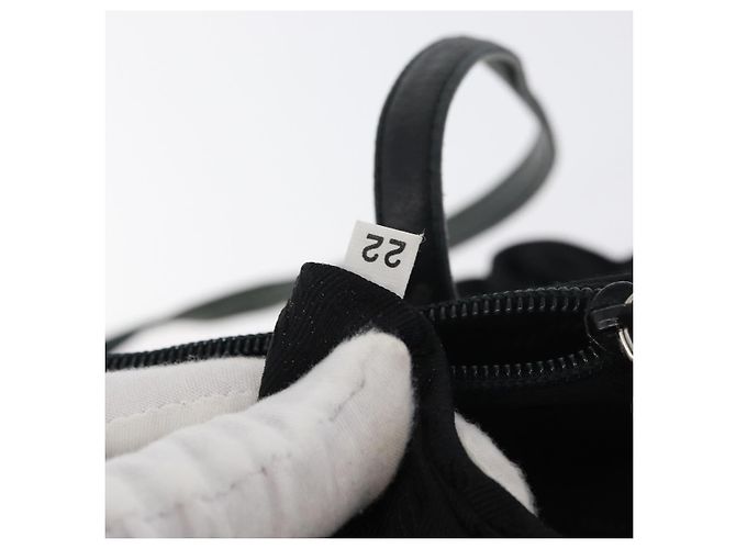 Prada Tote Bag aus schwarzem Nylon mit Silber authentisch 175704 - Ansicht 12