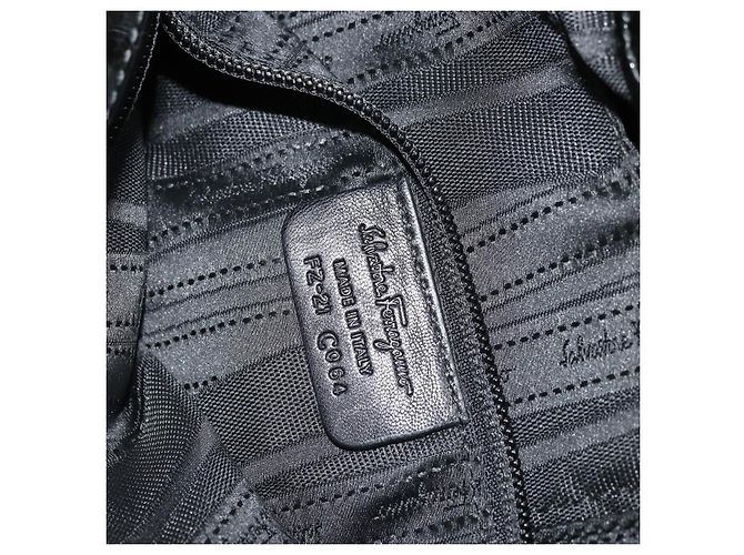 Borsa a mano Salvatore Ferragamo in pelle verniciata nera e oro Auth ka4036 Nero D'oro - vista 12