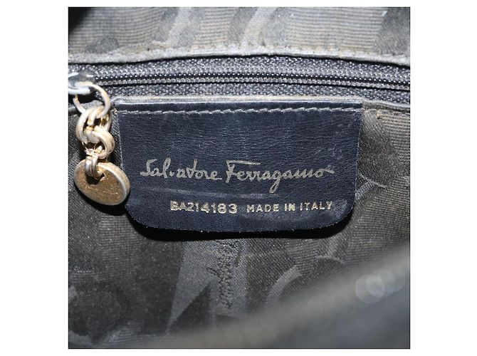 Bolso de Hombro Vala de Cuero Negro y Dorado Salvatore Ferragamo Auth ka4001 - vista 12