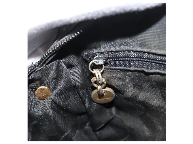 Bolso de Hombro Vala de Cuero Negro y Dorado Salvatore Ferragamo Auth ka4001 - vista 20