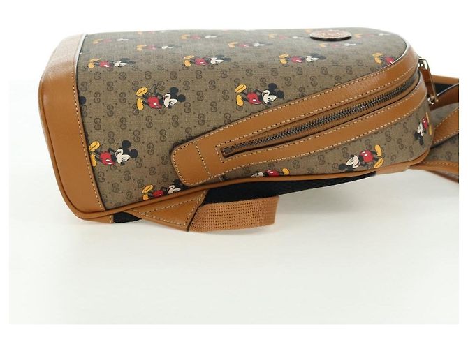 Gucci Zaino Disney Micro GG Supreme in PVC beige e oro 552884 Auth YKZ1317M D'oro - vista 4