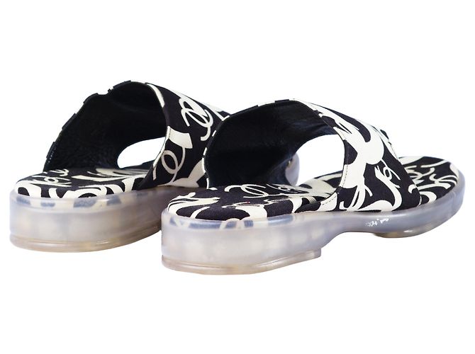 Infradito in tela con logo CC bianco e nero di Chanel Sabbia - vista 3