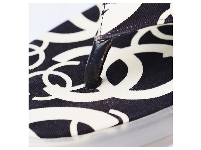Infradito in tela con logo CC bianco e nero di Chanel Sabbia - vista 5
