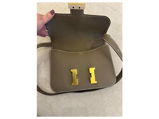 Hermès Constance 24 couro Epsom cinza Etoupe com ferragens douradas - vista 5