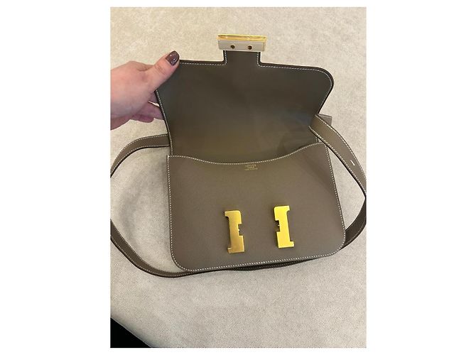 Hermès Constance 24 couro Epsom cinza Etoupe com ferragens douradas - vista 6