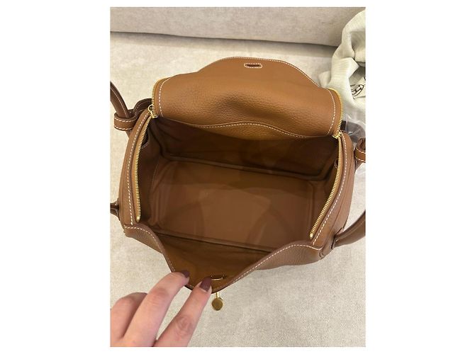 Hermès Lindy 26 in pelle Taurillon Clemence Oro Marrone - vista 10