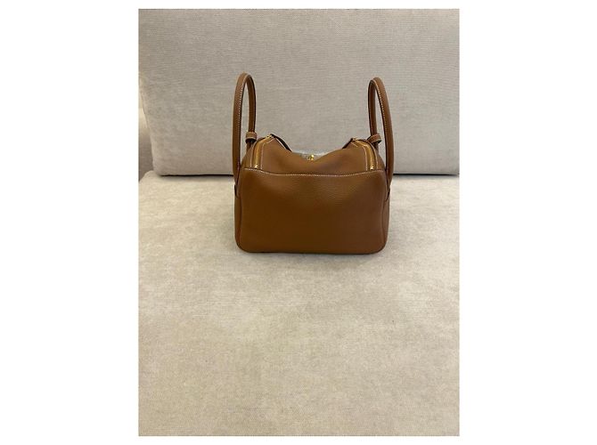 Hermès Lindy 26 in pelle Taurillon Clemence Oro Marrone - vista 3