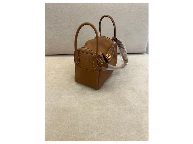 Hermès Lindy 26 in pelle Taurillon Clemence Oro Marrone - vista 4
