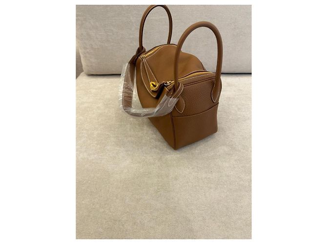 Hermès Lindy 26 in pelle Taurillon Clemence Oro Marrone - vista 5