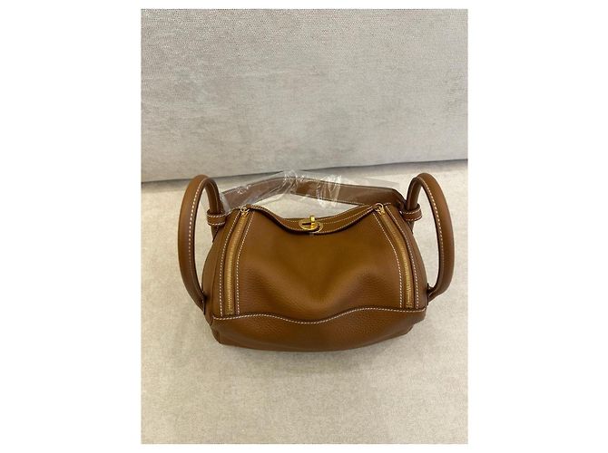 Hermès Lindy 26 in pelle Taurillon Clemence Oro Marrone - vista 6