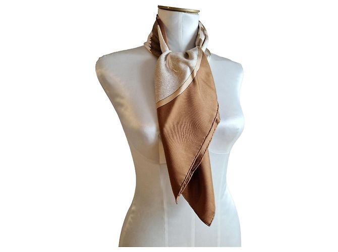 Foulard Hermès "Uccelli Migratori" 90 × 90 cm – seta vintage – ottime condizioni Marrone Beige - vista 3