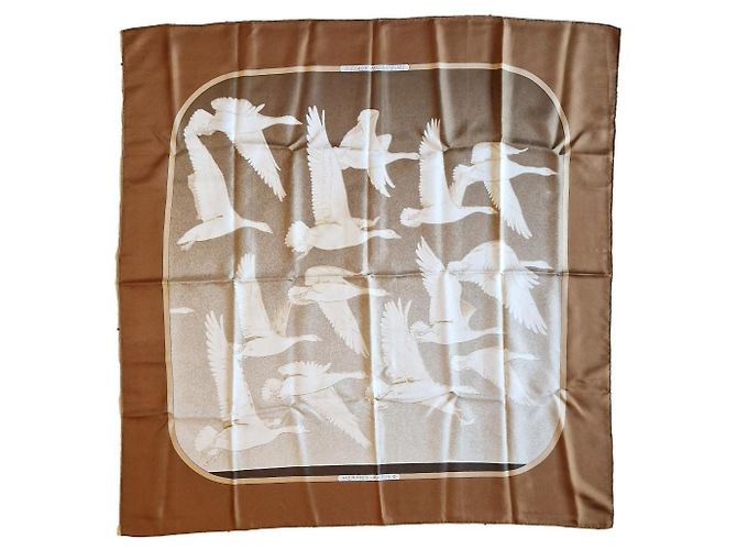 Foulard Hermès "Uccelli Migratori" 90 × 90 cm – seta vintage – ottime condizioni Marrone Beige - vista 5