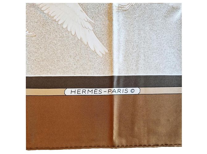 Foulard Hermès "Uccelli Migratori" 90 × 90 cm – seta vintage – ottime condizioni Marrone Beige - vista 6