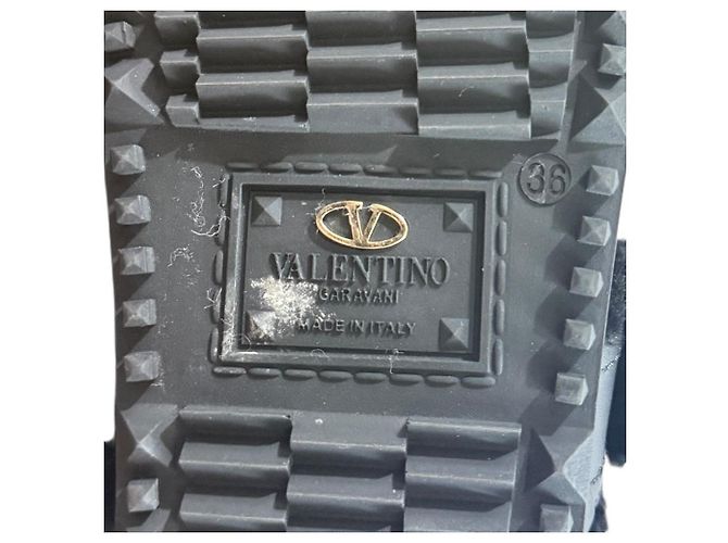 Sandalias de shearling Rockstud Valentino Garavani Negro - vista 10