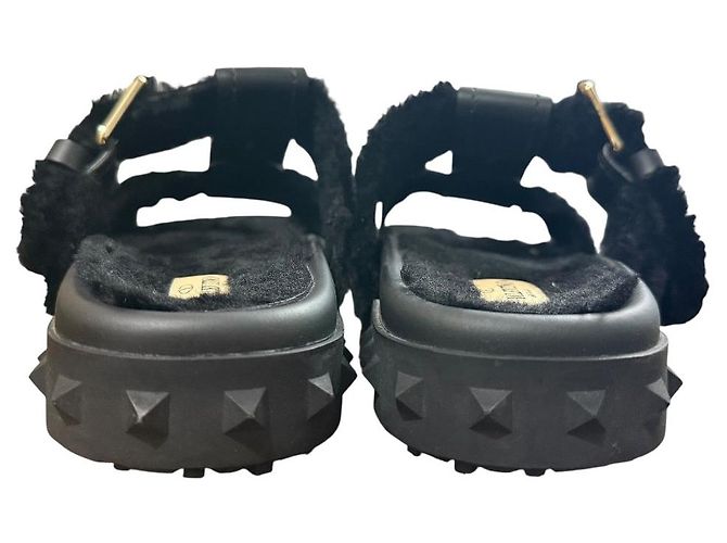 Sandalias de shearling Rockstud Valentino Garavani Negro - vista 6