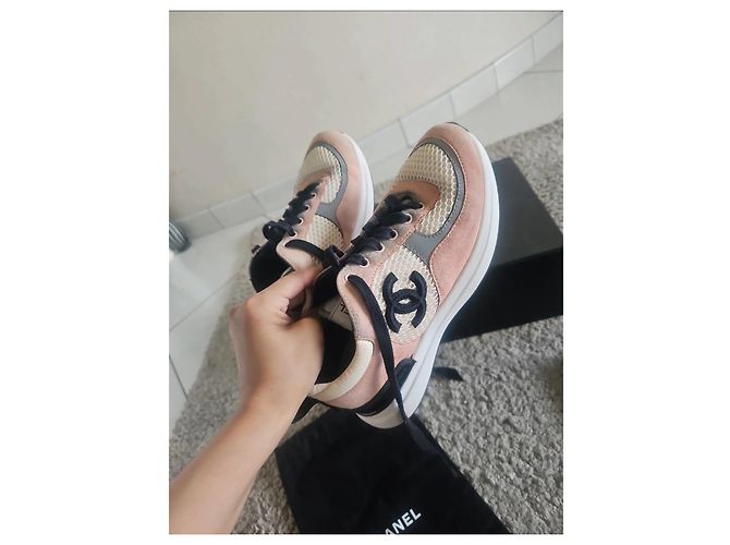 Sneakers Chanel in Pelle e Tessuto Rosa Nero Bianco Grigio - vista 3