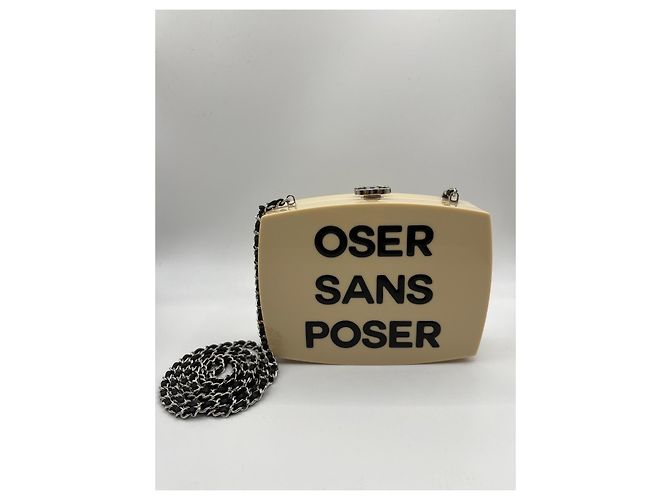 Rara clutch da sfilata Chanel Minaudière con catena Beige - vista 2