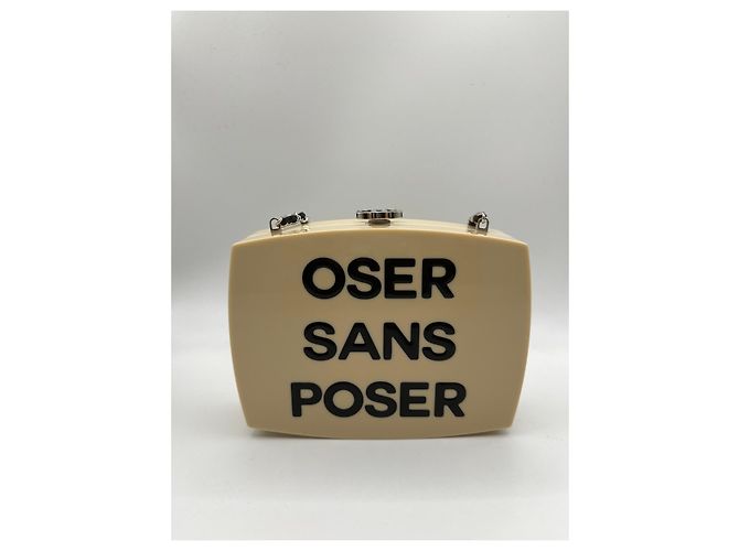 Rara clutch da sfilata Chanel Minaudière con catena Beige - vista 3