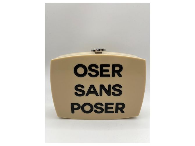 Rara clutch da sfilata Chanel Minaudière con catena Beige - vista 7