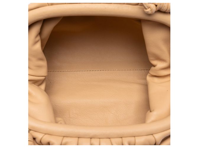 Bottega Veneta Mini Pouch in pelle di agnello beige con tracolla - vista 4