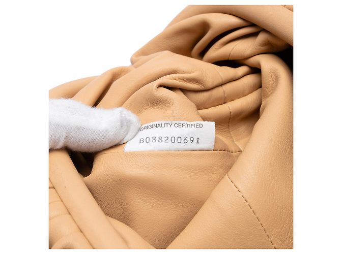 Bottega Veneta Mini Pouch in pelle di agnello beige con tracolla - vista 6