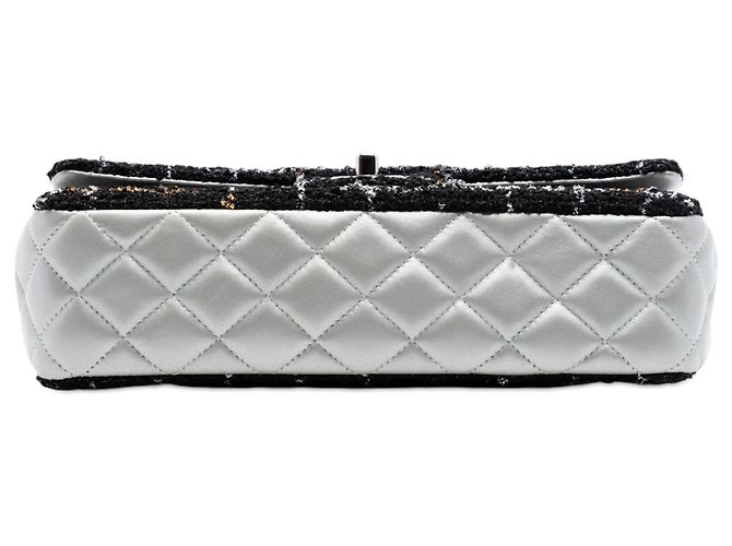 Chanel Nero Medio Classico Trapuntato in Tweed e Agnello Metallico Doppio Flap - vista 3