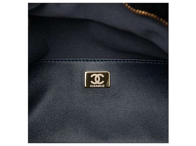 Große gesteppte Shearling Bowlingtasche Chanel Blue Coco Neigh Blau Marineblau - Ansicht 6