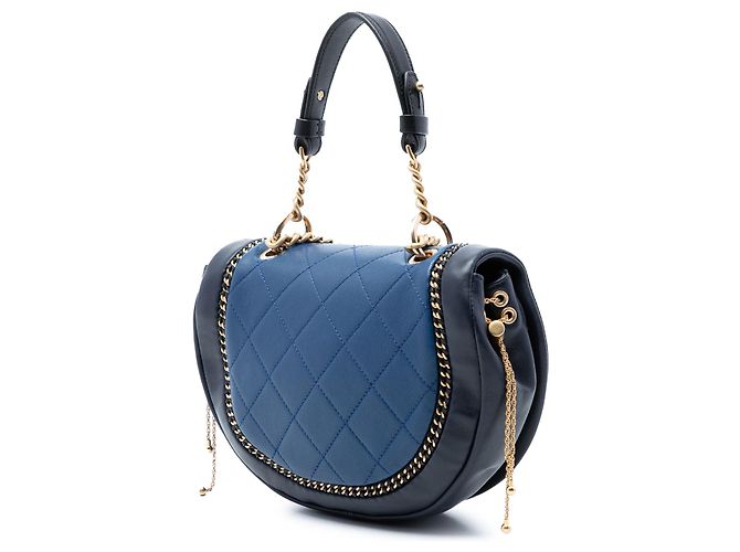 Chanel Blaue kleine gesteppte Lammleder-Satteltasche mit Kettendetails - Ansicht 2