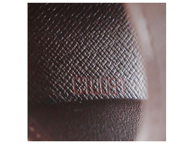 Louis Vuitton Multicles 6 Key Case Brown - view 10