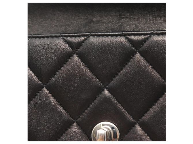 Borsa a spalla in agnello nero trapuntato Chanel - vista 11