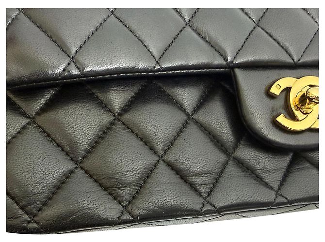 Timeless Borsa a Spalla Chanel Medium Classic Double-Flap in Pelle di Agnello Nera Nero - vista 4