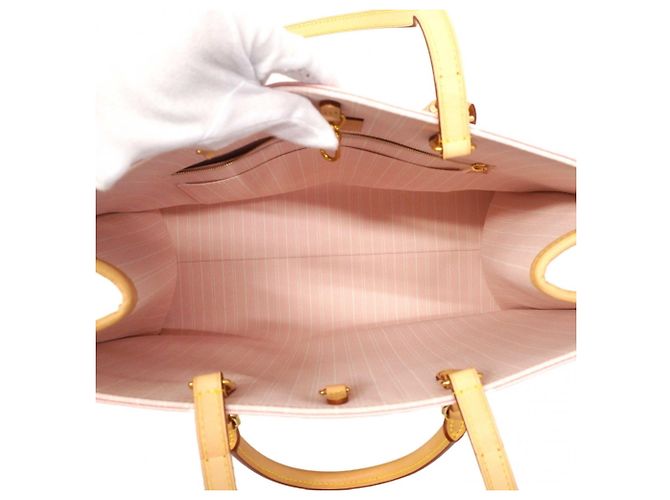Borsa Tote OnTheGo GM Monogram Gigante Louis Vuitton Rosa - vista 4
