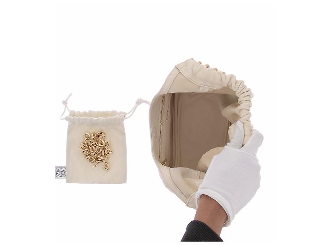 Loewe Squeeze bag beige leather - view 6