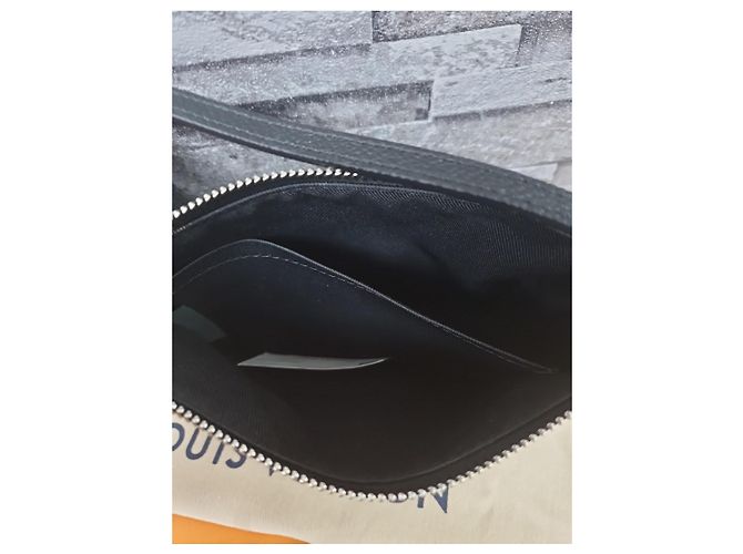 Louis Vuitton Pallas BB Crossbody Pelle Empreinte Nera Nero - vista 4