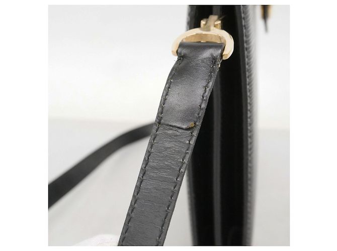 Borsa a Spalla Capucines Epi Louis Vuitton M52342 Nero - vista 11