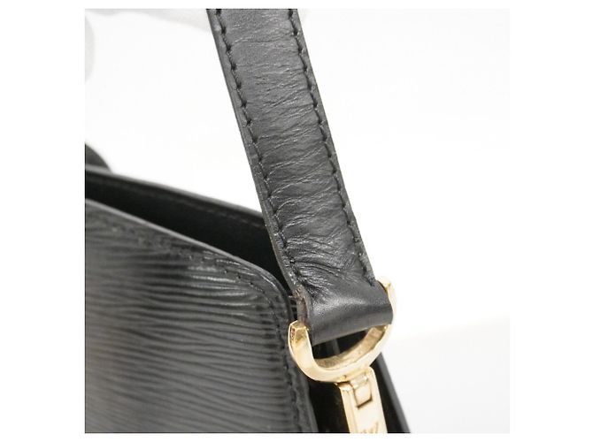 Borsa a Spalla Capucines Epi Louis Vuitton M52342 Nero - vista 12