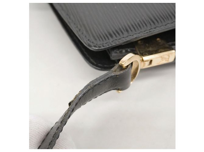 Borsa a Spalla Capucines Epi Louis Vuitton M52342 Nero - vista 13