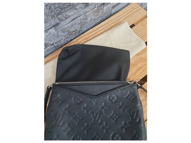 Louis Vuitton Pallas BB Empreinte Pelle Nera Crossbody Nero - vista 4