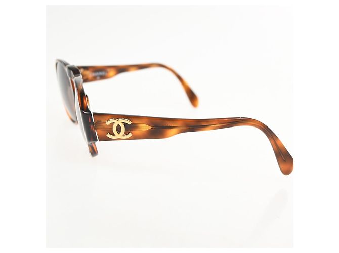 Logo CC Chanel in plastica Marrone - vista 3