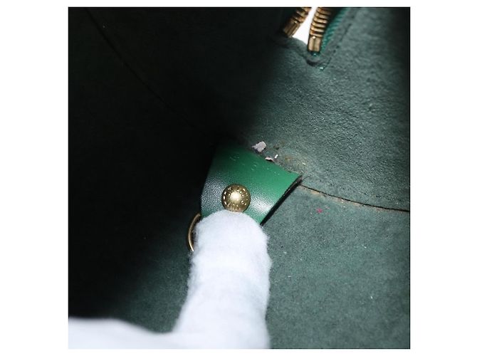 Borsa Soufflot in pelle Epi Louis Vuitton Verde - vista 7