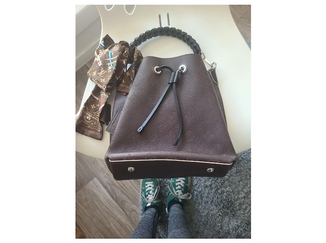 Borsa a secchiello Louis Vuitton in pelle marrone - vista 2