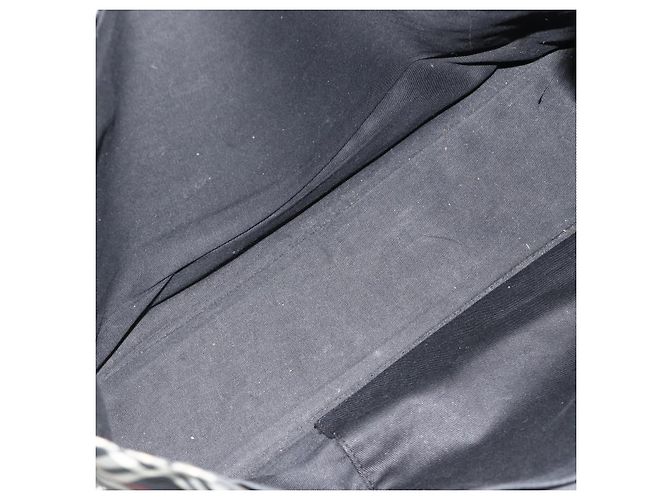 Borsa a mano Burberrys Nova Check Blue Label in nylon nero e argento Auth 176492 - vista 11
