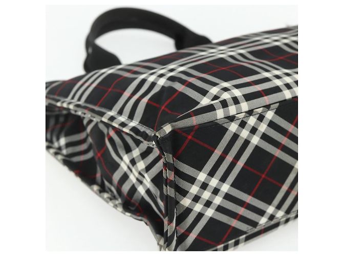 Borsa a mano Burberrys Nova Check Blue Label in nylon nero e argento Auth 176492 - vista 14